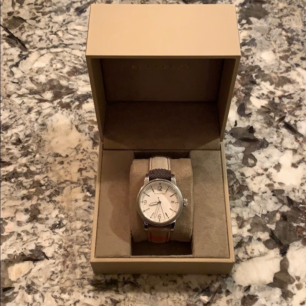 Burberry Watch “Nova”